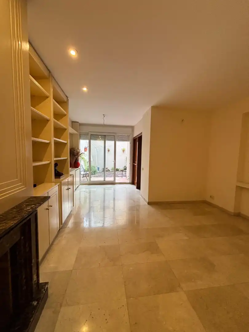 Sala de estar de Casa o chalet en venta en L'Hospitalet de Llobregat con Jardín privado