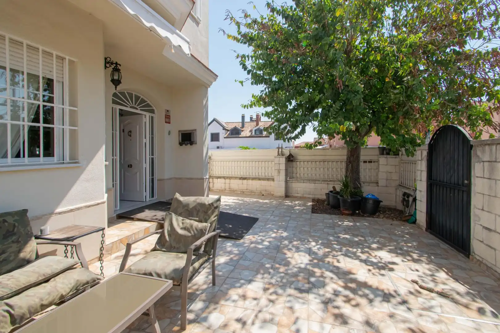 Terrassa de Casa adosada en venda en Espartinas amb Aire condicionat, Jardí privat i Traster
