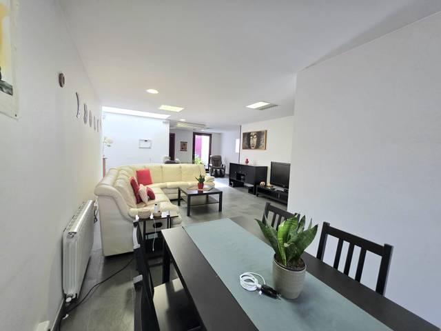 Casa adosada en Venta en Tueda