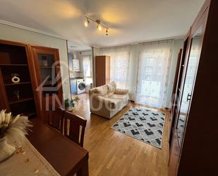 Sala d'estar de Apartament en venda en Avilés amb Balcó