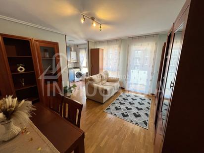 Sala d'estar de Apartament en venda en Avilés amb Balcó