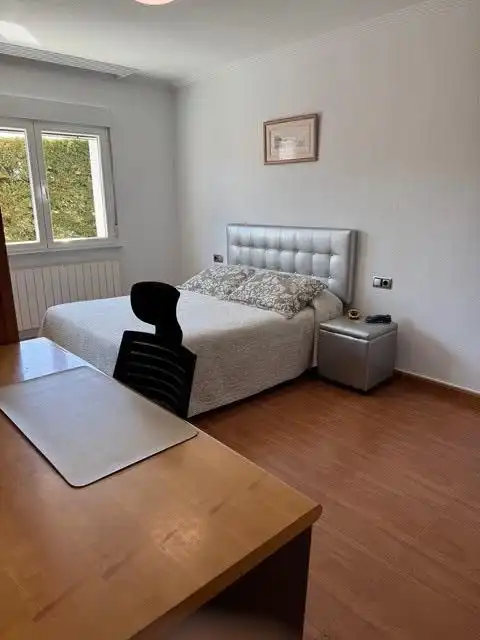 Dormitori de Casa o xalet en venda en Calvarrasa de Arriba amb Calefacció, Jardí privat i Terrassa