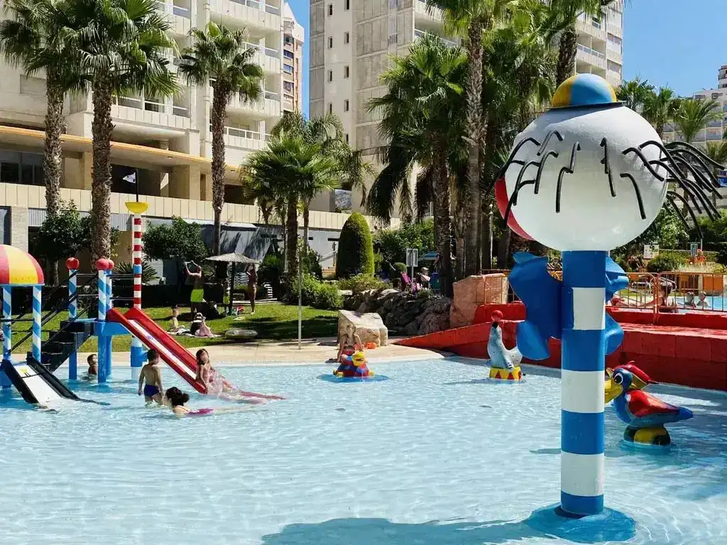 Swimming pool of Flat for rent in Benidorm  with Air Conditioner, Private garden and Swimming Pool