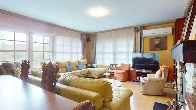Sala d'estar de Casa o xalet en venda en La Muela amb Aire condicionat, Calefacció i Jardí privat