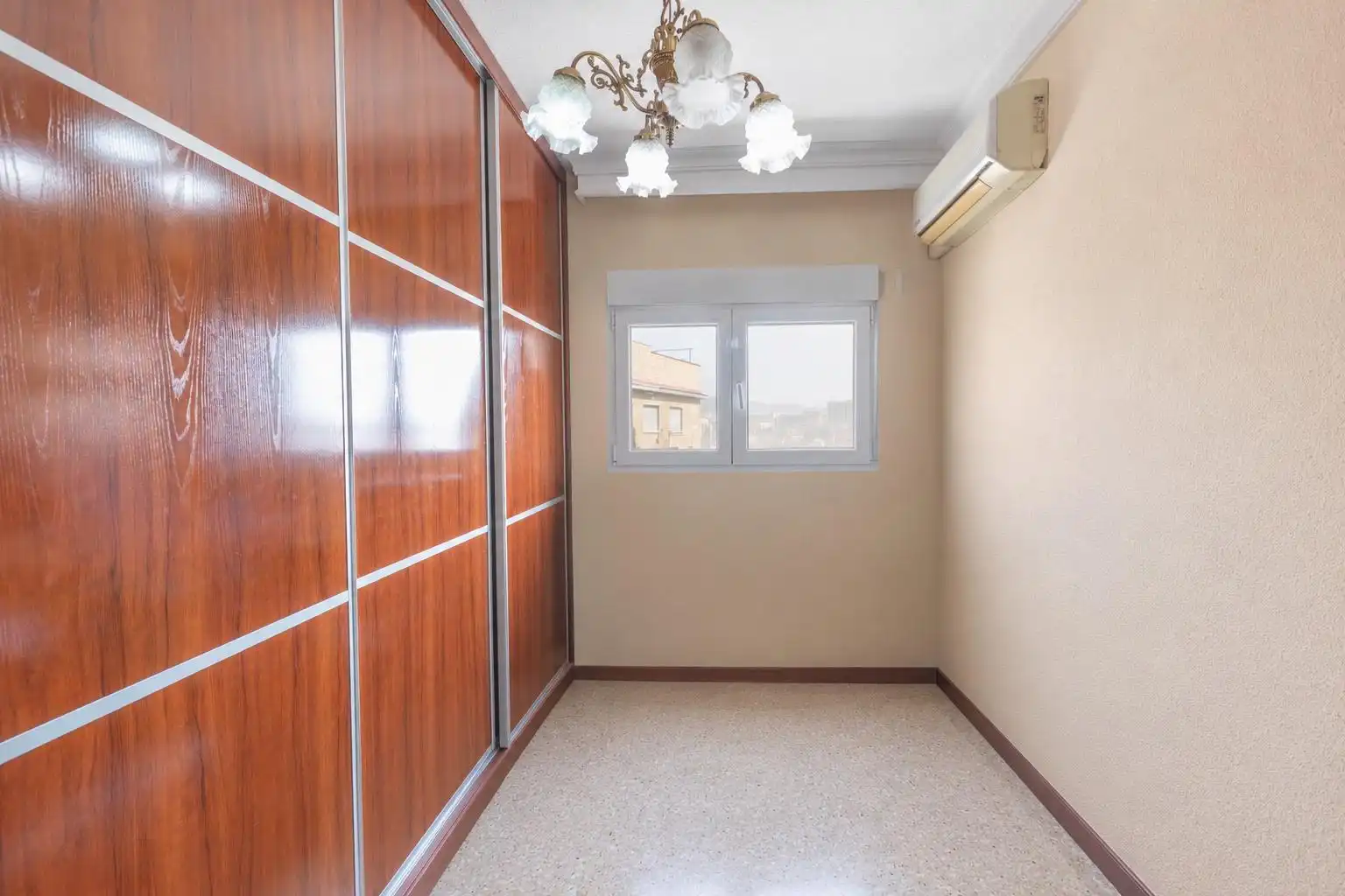 Habitación de Piso en venta en Granada con Aire acondicionado, Calefacción y Balcón