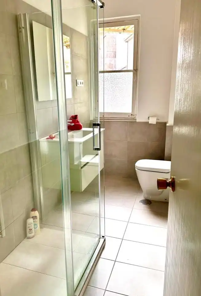 Badezimmer von Wohnung zur Miete in Pontevedra Capital  mit Heizung und Möbliert