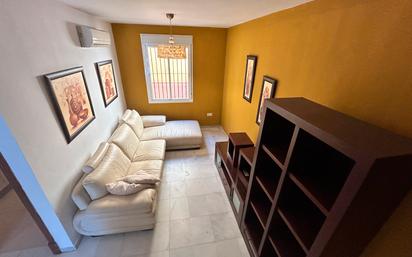 Living room of Single-family semi-detached for sale in Mairena del Alcor  with Air Conditioner, Terrace and Balcony