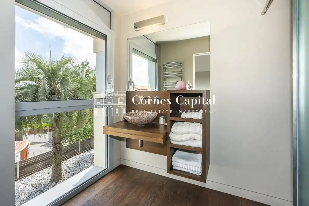 Terrassa de Casa o xalet en venda en Barcelona amb Aire condicionat, Calefacció i Jardí privat