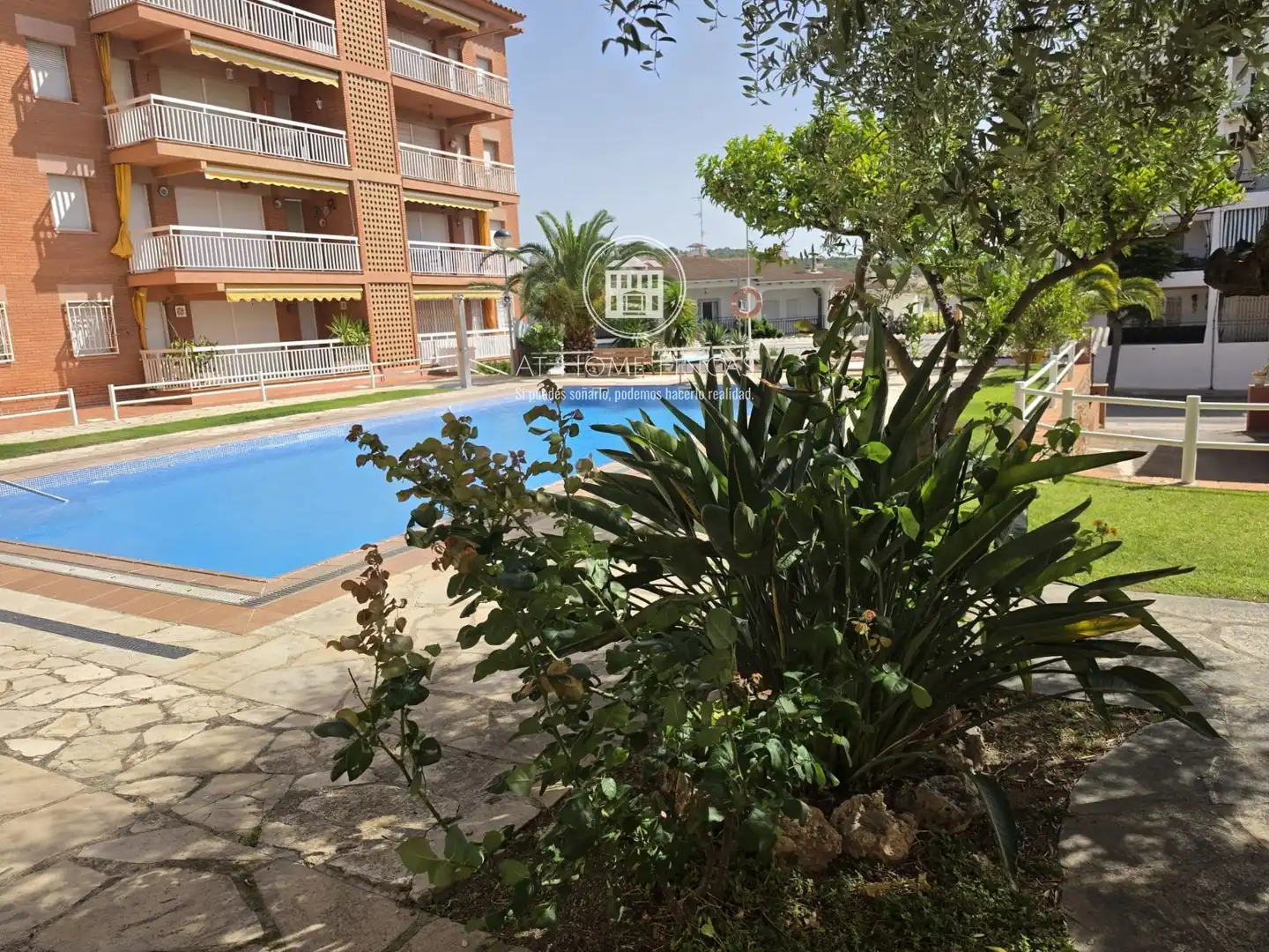 Swimming pool of Flat for sale in Roda de Berà  with Terrace, Swimming Pool and Community pool
