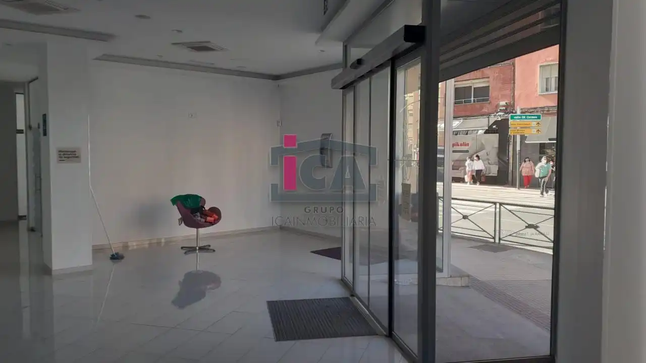 Local comercial en venda a PLAZA DE AMÉRICA (CRUZ DE LOS CAIDOS) CÁNOVAS, imagen 3