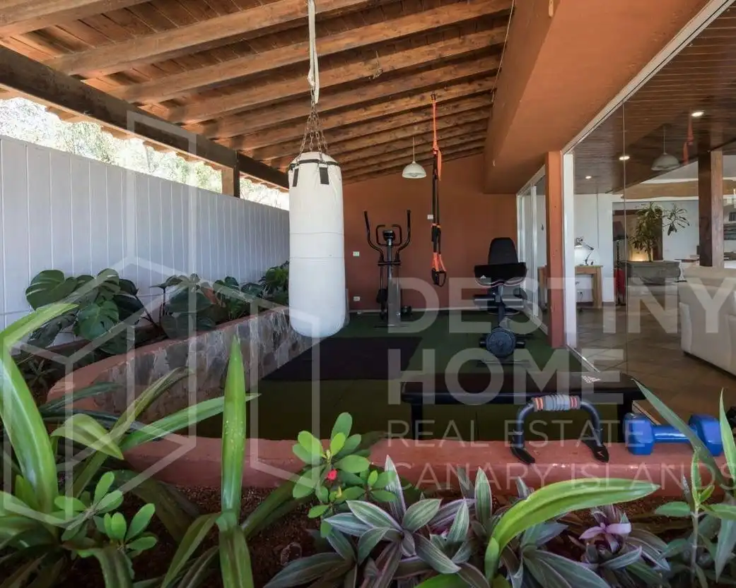 Vista exterior de Casa o xalet en venda en La Oliva amb Jardí privat, Traster i Piscina