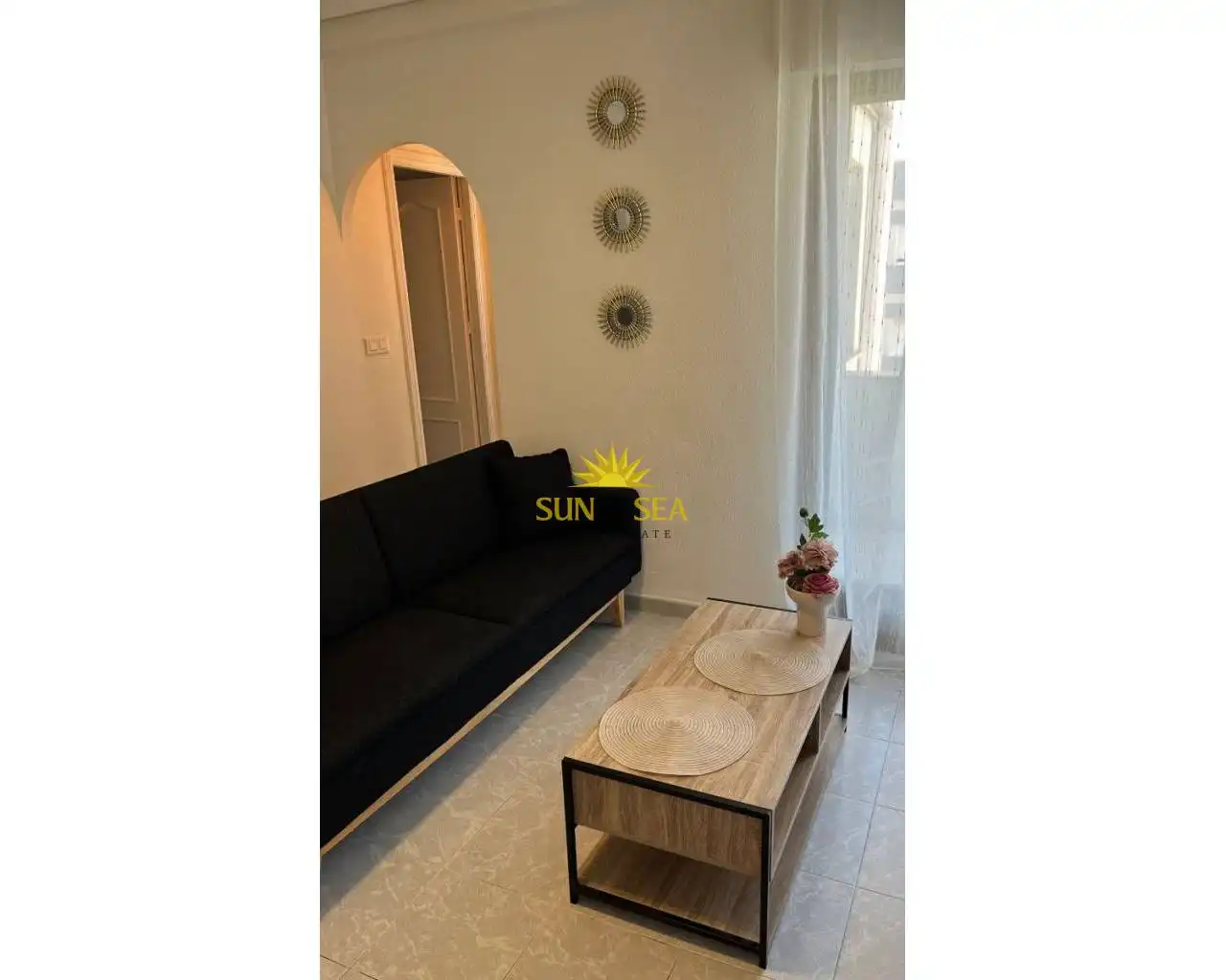 Sala de estar de Apartamento de alquiler en Torrevieja con Aire acondicionado, Calefacción y Horno