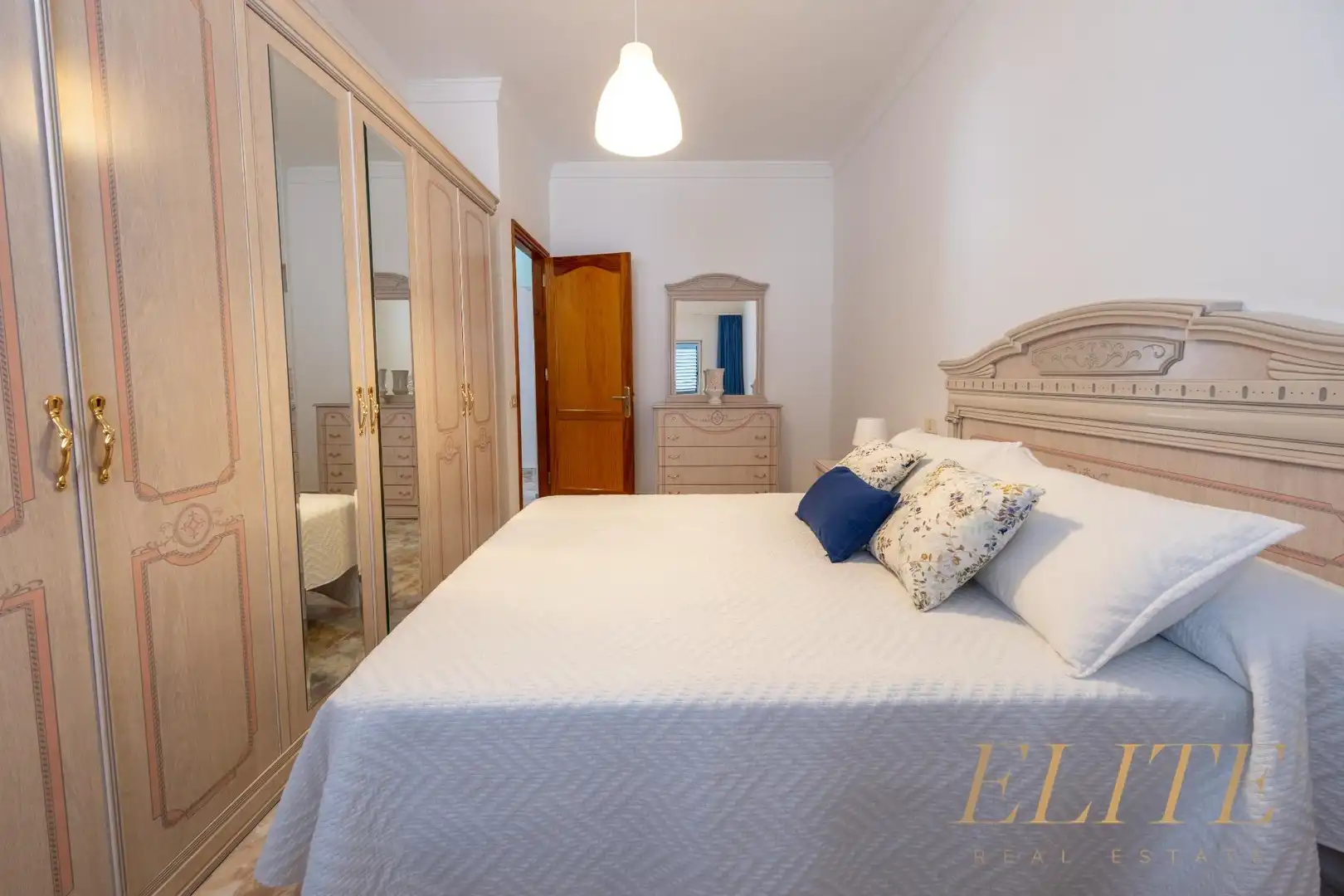 Schlafzimmer von Gebäude zum Verkauf in Mogán