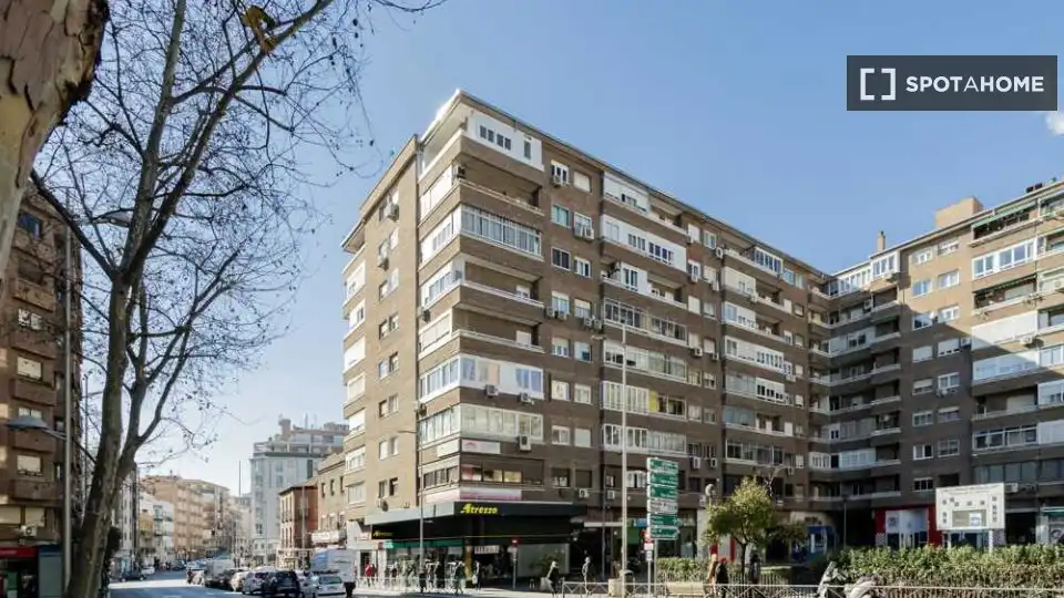 Exterior view of Flat for share in Madrid  with Air Conditioner, Terrace and Furnished