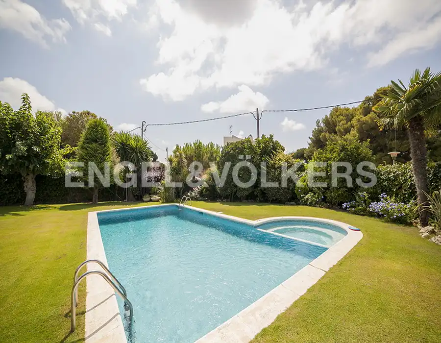 Casa con piscina en venta en Can Girona - Terramar - Vinyet, imagen 3