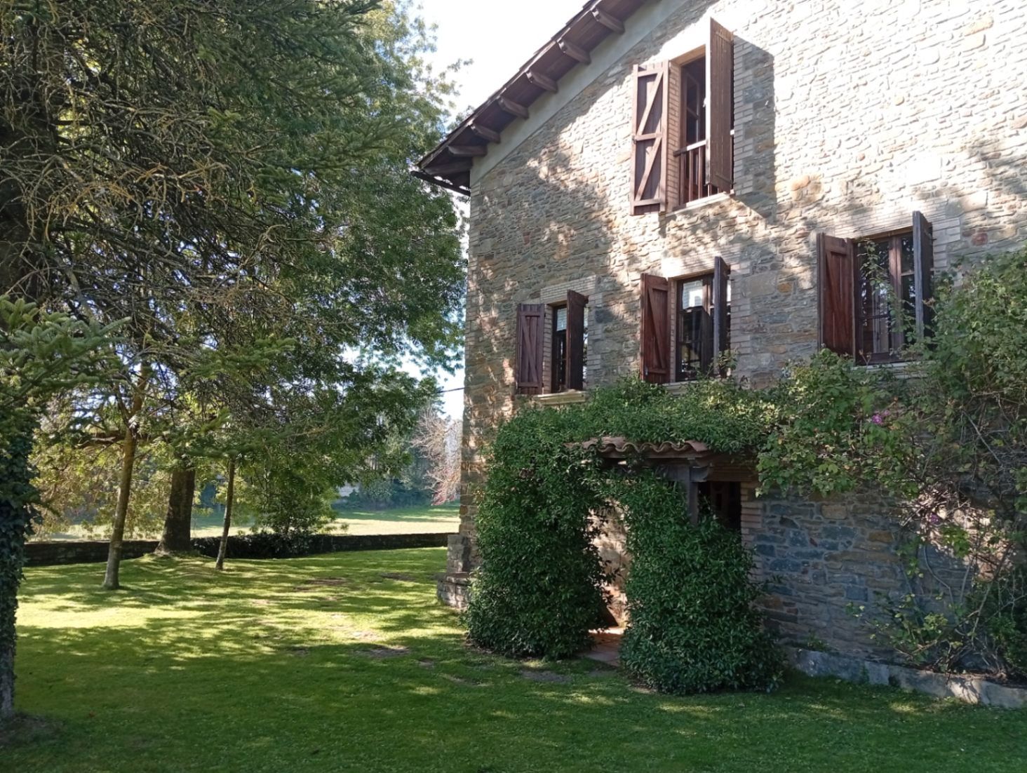 Vista exterior de Finca rústica en venda en Rupit i Pruit amb Jardí privat