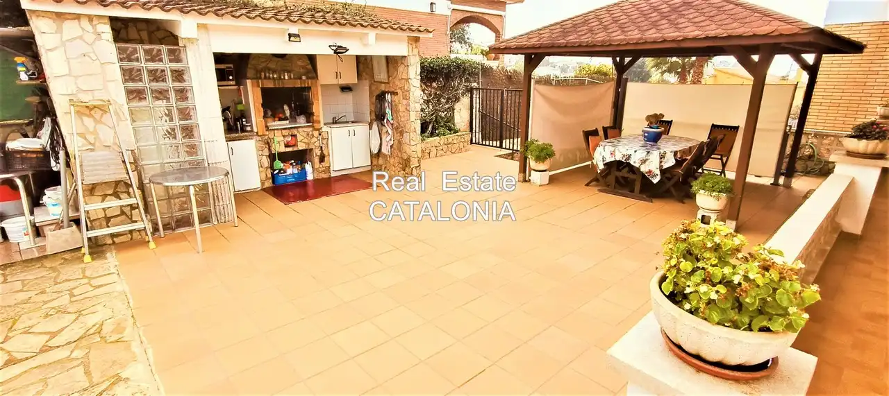 Vista exterior de Casa o xalet en venda en Lloret de Mar amb Calefacció, Jardí privat i Terrassa