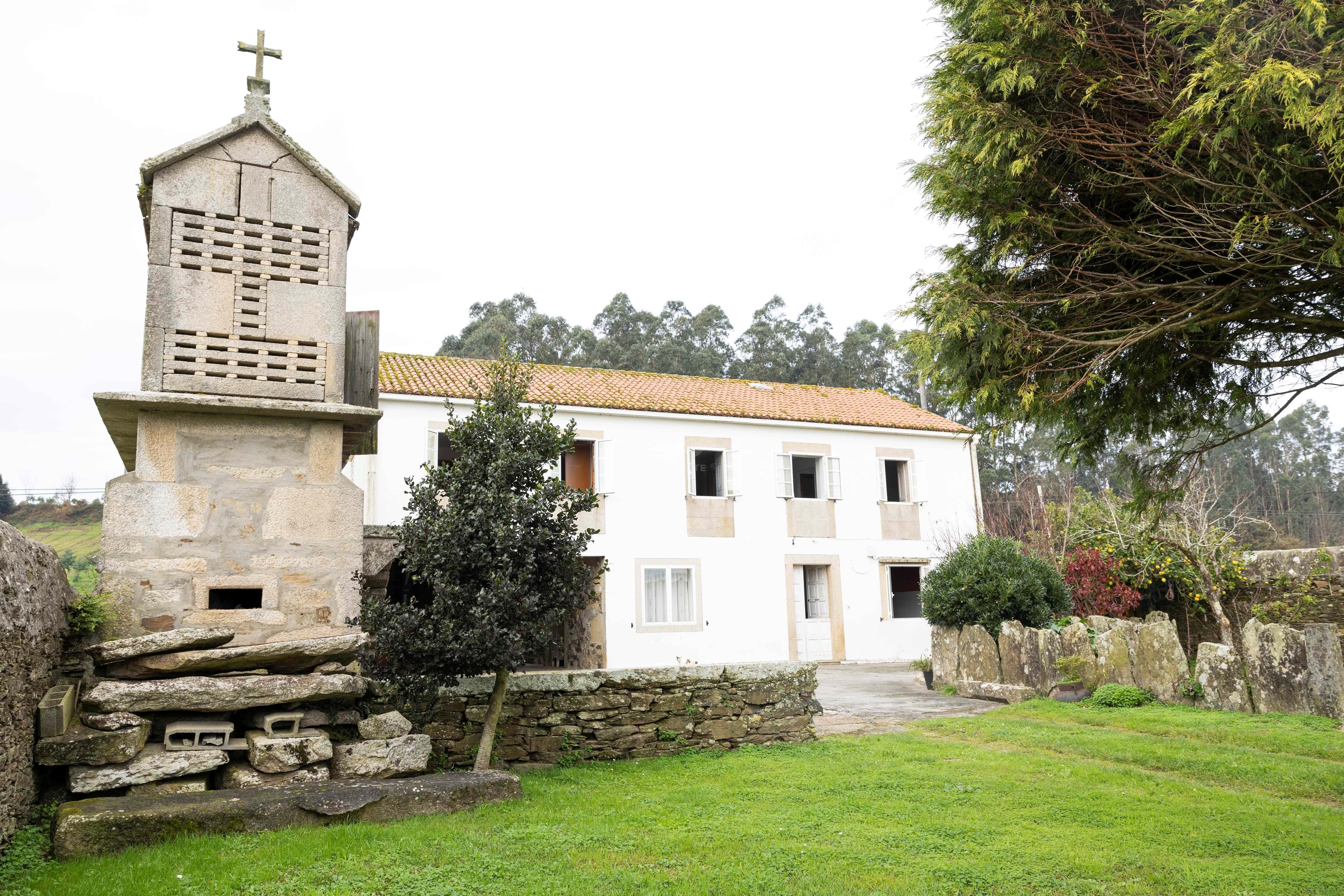 Vista exterior de Finca rústica en venda en Malpica de Bergantiños amb Calefacció