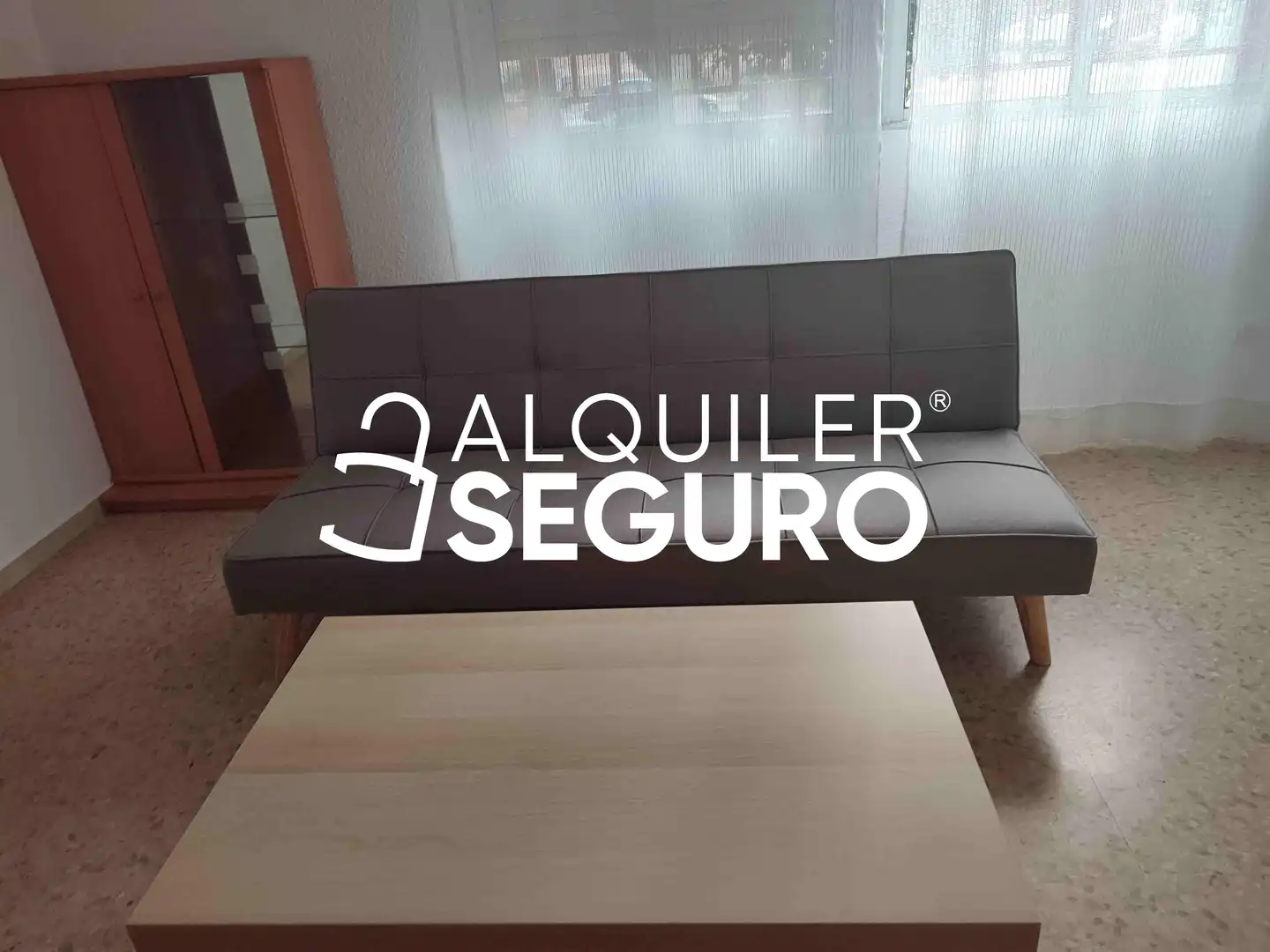 Living room of Flat for rent in Zaragoza  with Heating, Terrace and Storage room