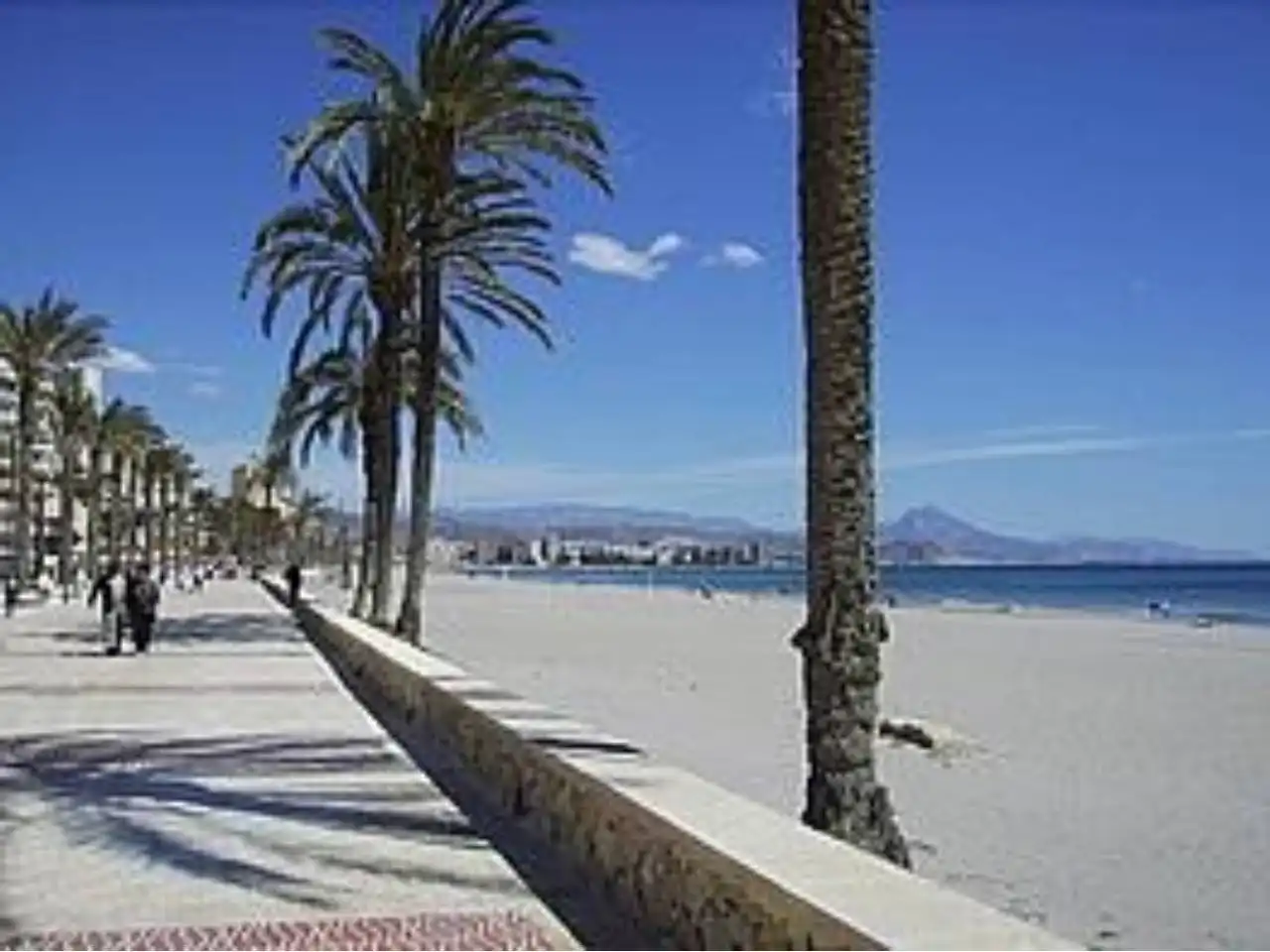 Vista exterior de Pis en venda en El Campello amb Terrassa, Balcó i Piscina comunitària