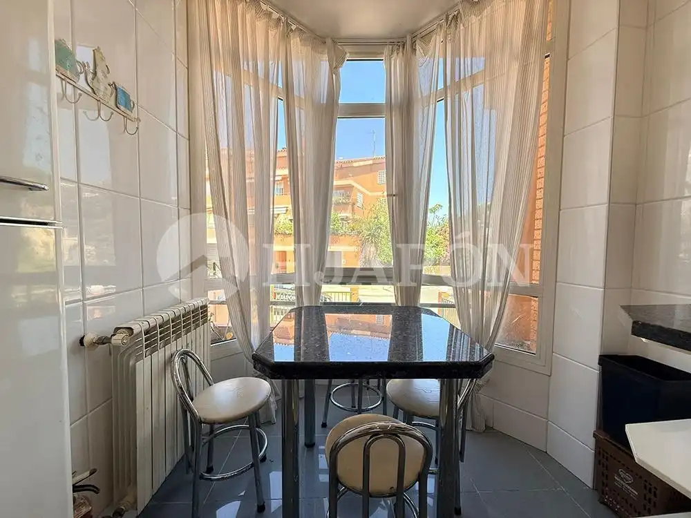 Comedor de Casa adosada en venta en El Masnou con Calefacción, Jardín privado y Terraza