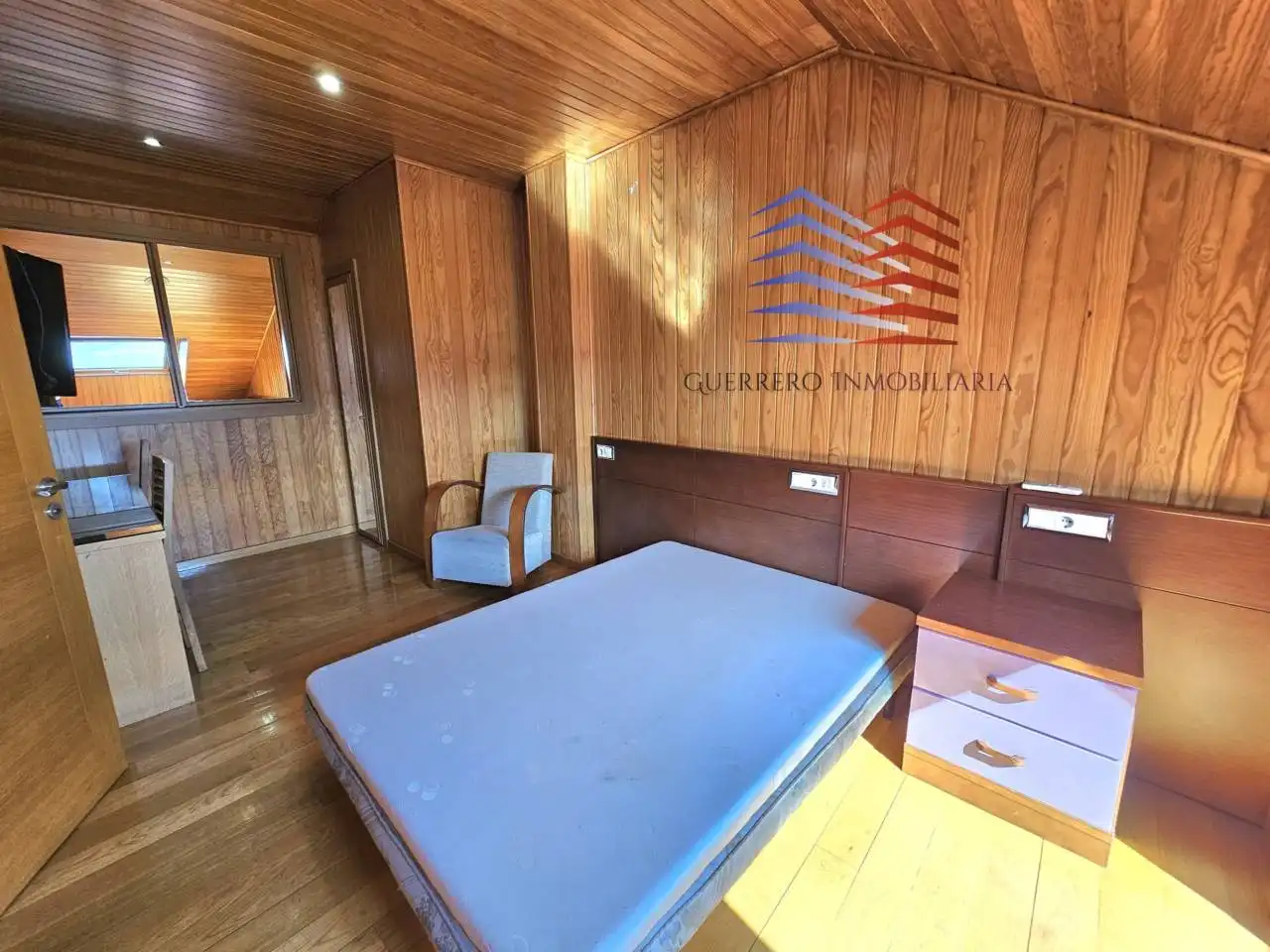 Dormitori de Dúplex de lloguer en Ourense Capital  amb Calefacció, Parquet i Terrassa