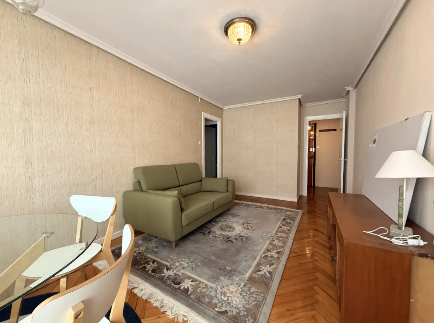 Wohnzimmer von Wohnung zur Miete in Los Corrales de Buelna  mit Heizung, Privatgarten und Parkett
