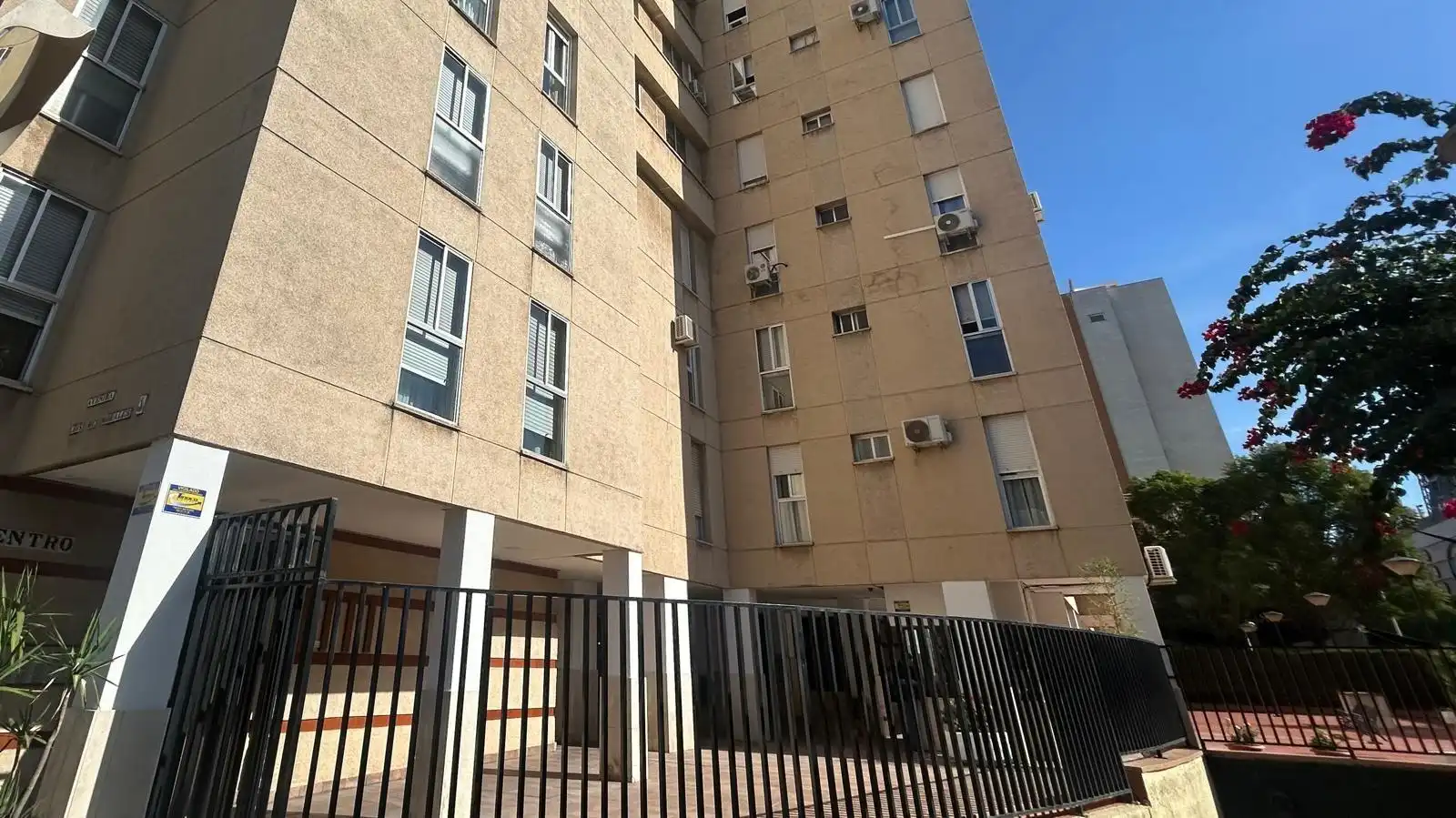 Exterior view of Flat for sale in Sevilla  with Air Conditioner and Private garden