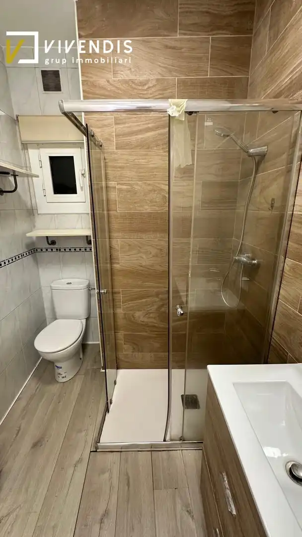 Bathroom of Attic for rent in Lleida  with Air Conditioner, Heating and Parquet flooring