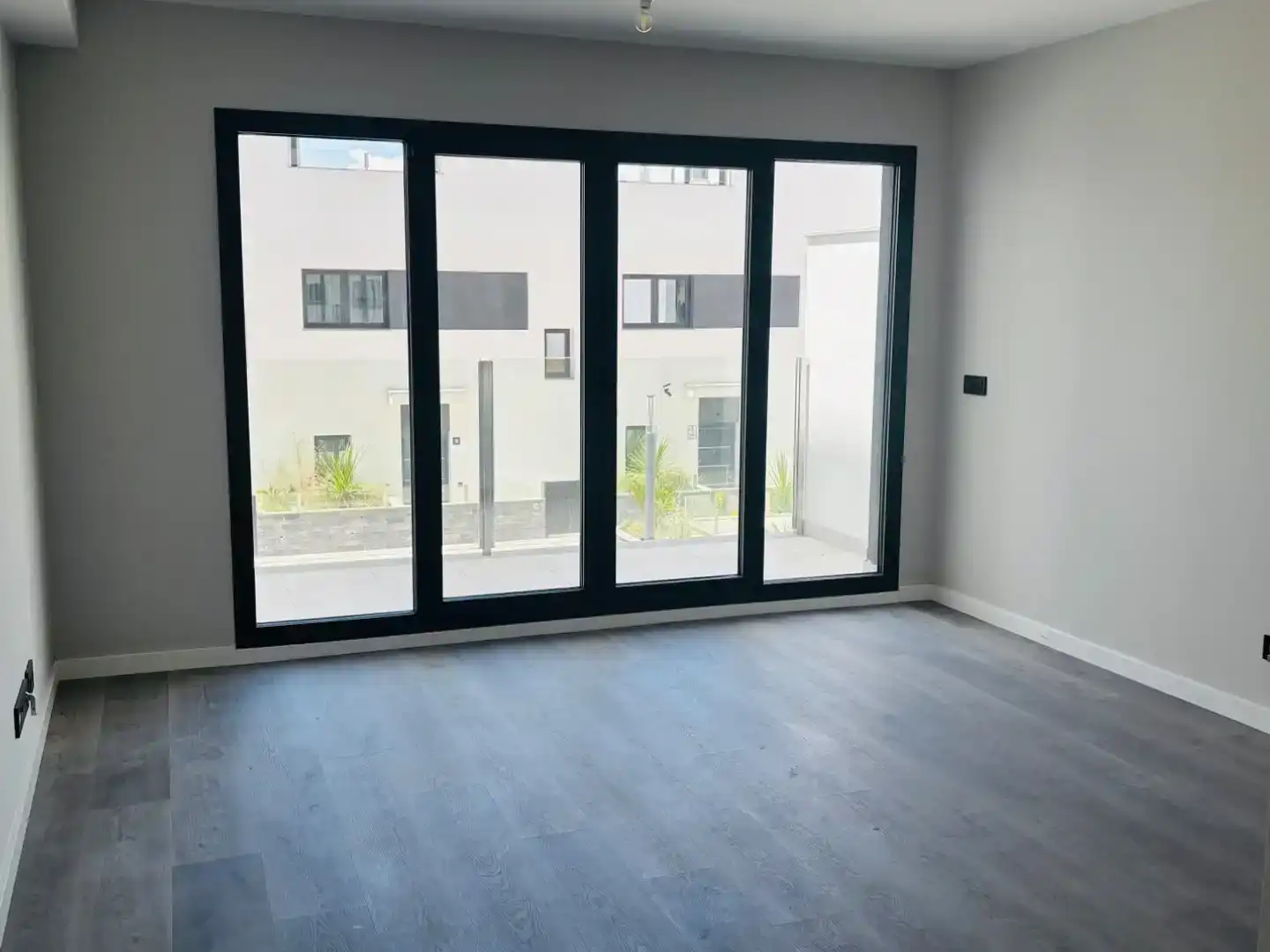 Wohnung zur Miete in  Granada Capital mit Schwimmbad und Balkon