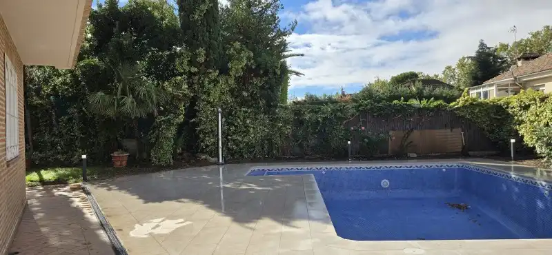 Swimming pool of Houses for sale in Villaviciosa de Odón  with Air Conditioner, Heating and Terrace
