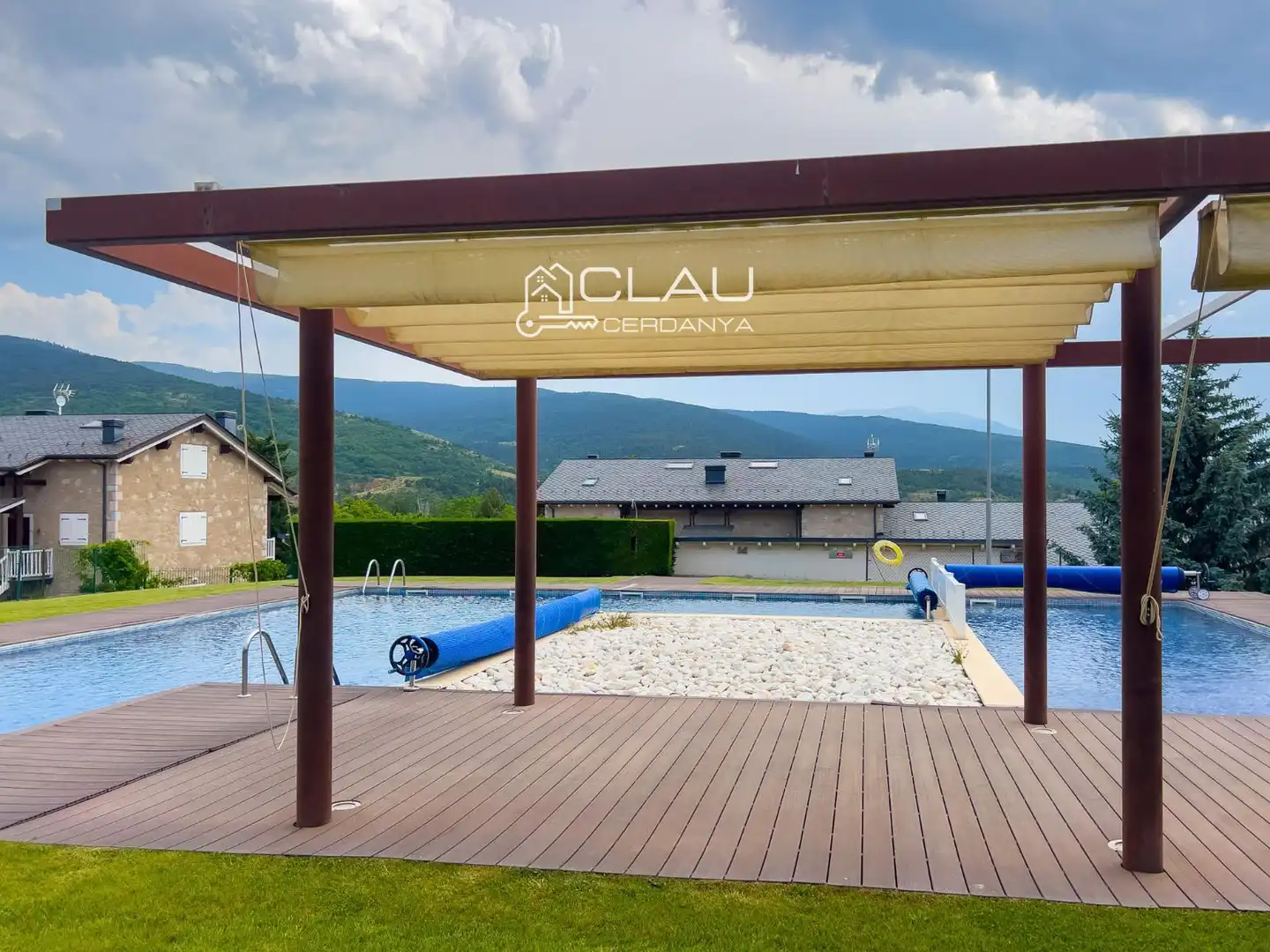 Terrace of Duplexes for rent in Osséja  with Heating, Parquet flooring and Terrace