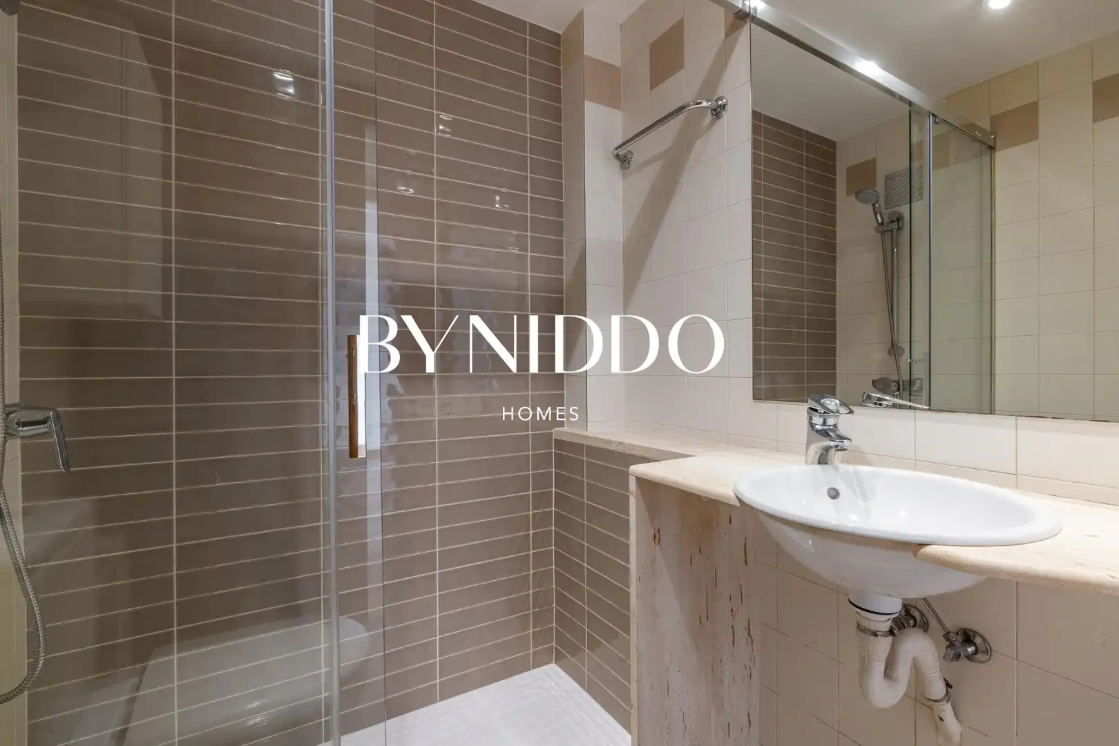 Bathroom of Flat for sale in Sant Cugat del Vallès  with Air Conditioner, Heating and Parquet flooring