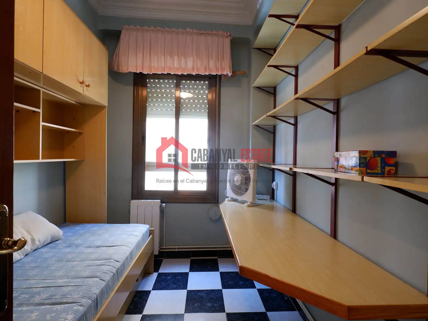 Dormitori de Apartament de lloguer en Valencia amb Aire condicionat, Moblat i Balcó