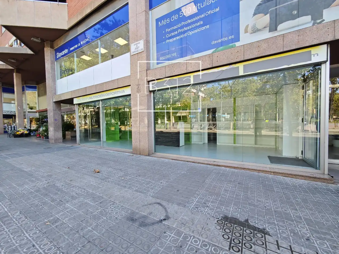 Local comercial de lloguer a Josep Tarradellas, imagen 2