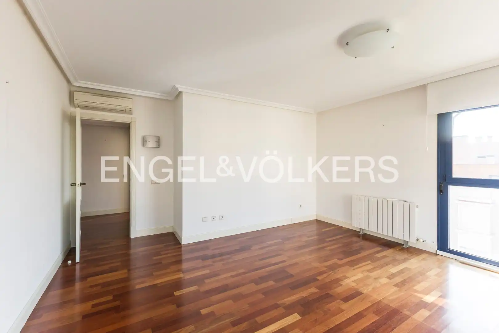 Living room of Flat for sale in Madrid  with Air Conditioner, Heating and Swimming Pool