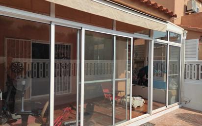 Vista exterior de Casa adosada en venda en Castellón de la Plana / Castelló de la Plana amb Aire condicionat, Jardí privat i Terrassa