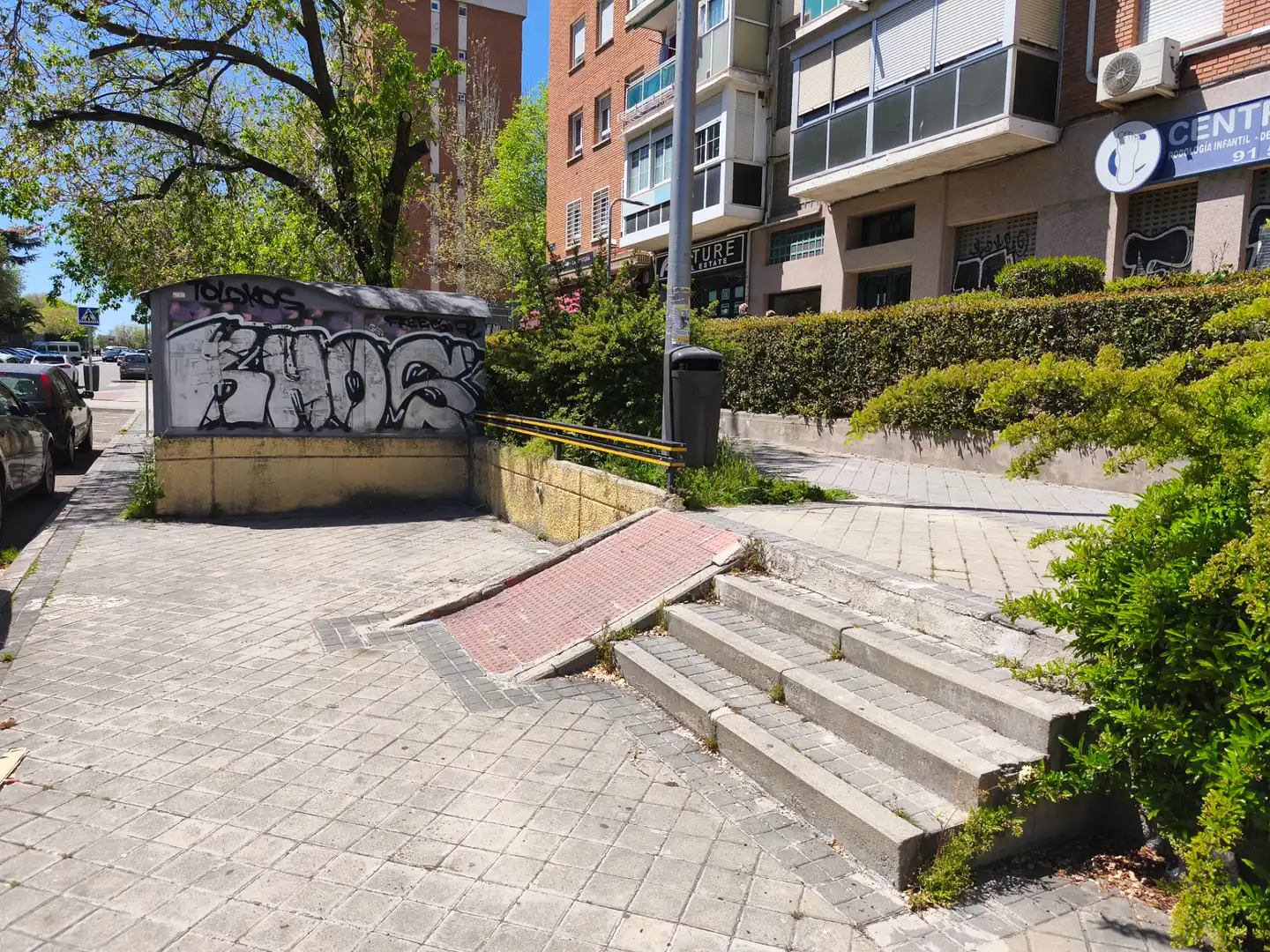Außenansicht von Garage zum Verkauf in Madrid