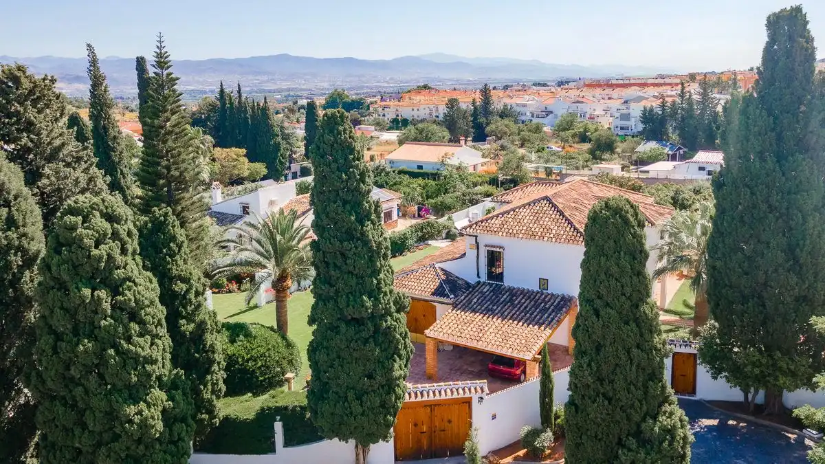 Vista exterior de Casa o chalet en venta en Alhaurín de la Torre con Aire acondicionado, Calefacción y Jardín privado