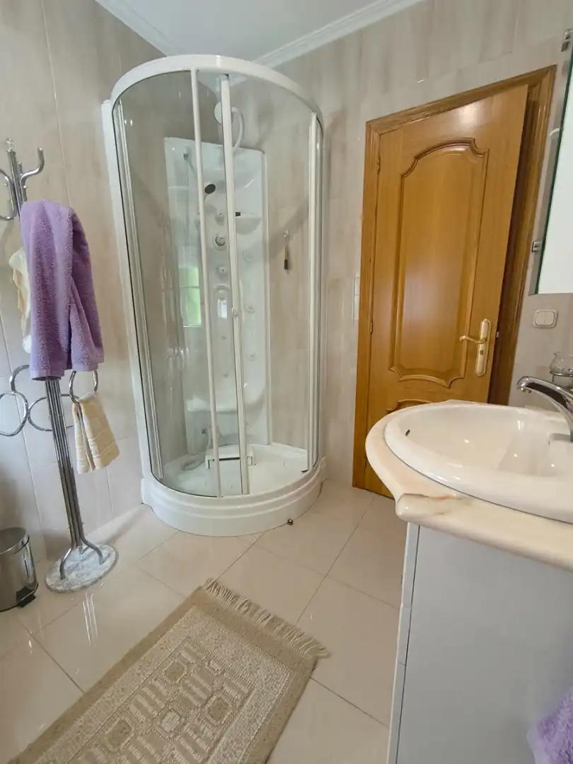 Baño de Casa o chalet en venta en Vilagarcía de Arousa con Calefacción, Jardín privado y Parquet