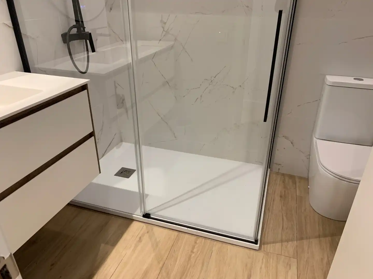 Bathroom of Flat for rent in Madrid  with Air Conditioner, Storage room and Oven