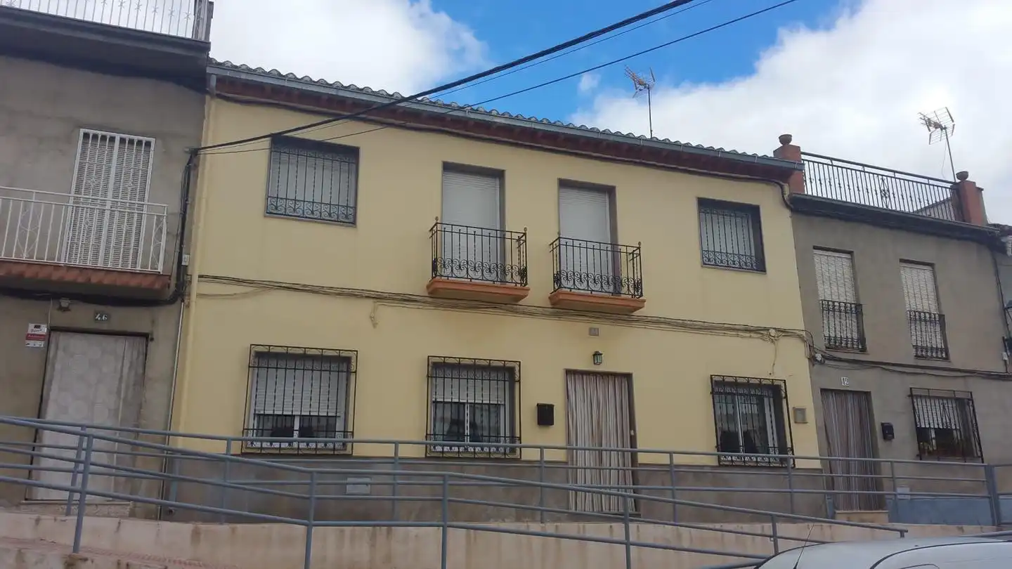 Vista exterior de Planta baja en venta en Pinos Puente con Piscina comunitaria