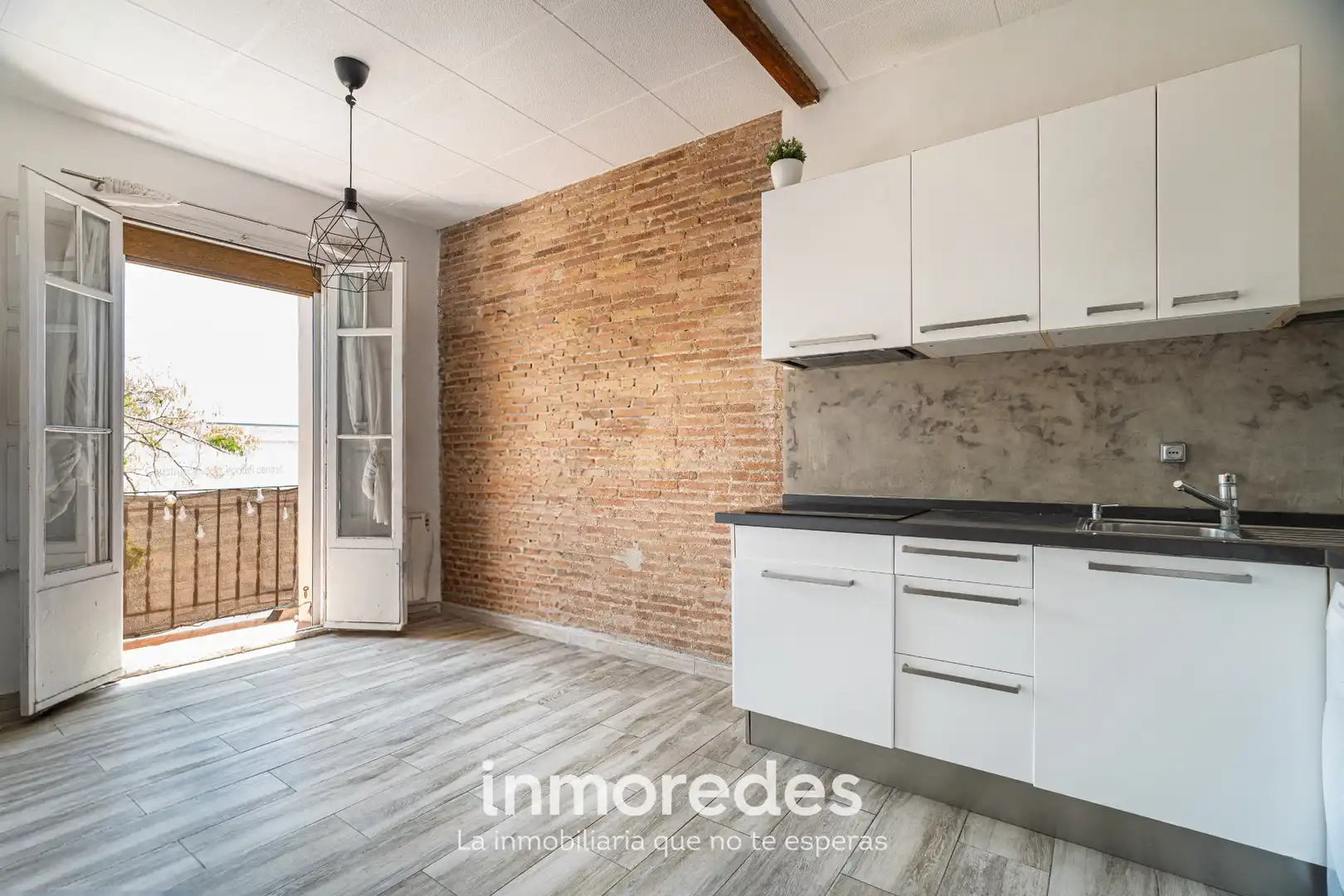 Cuina de Pis en venda en Barcelona amb Calefacció, Parquet i Balcó