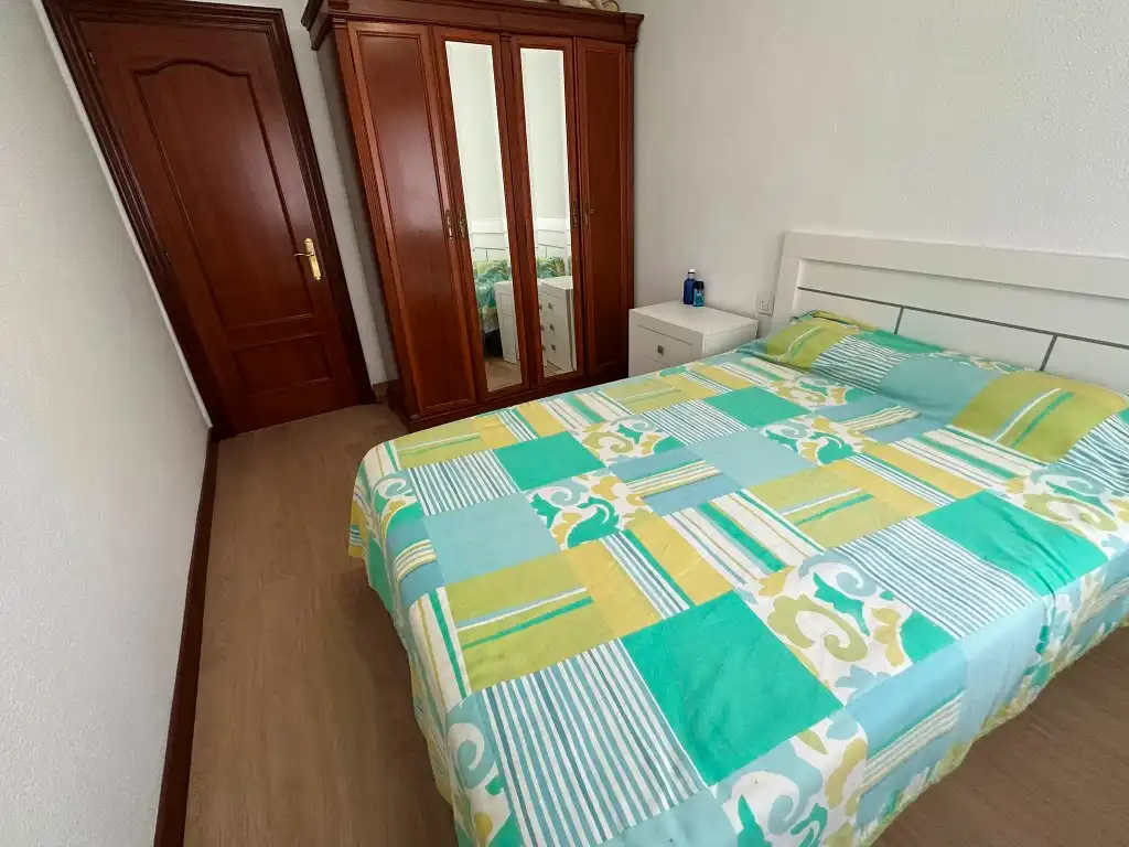 Habitación de Piso en venta en Gijón  con Parquet, Amueblado y Lavadora