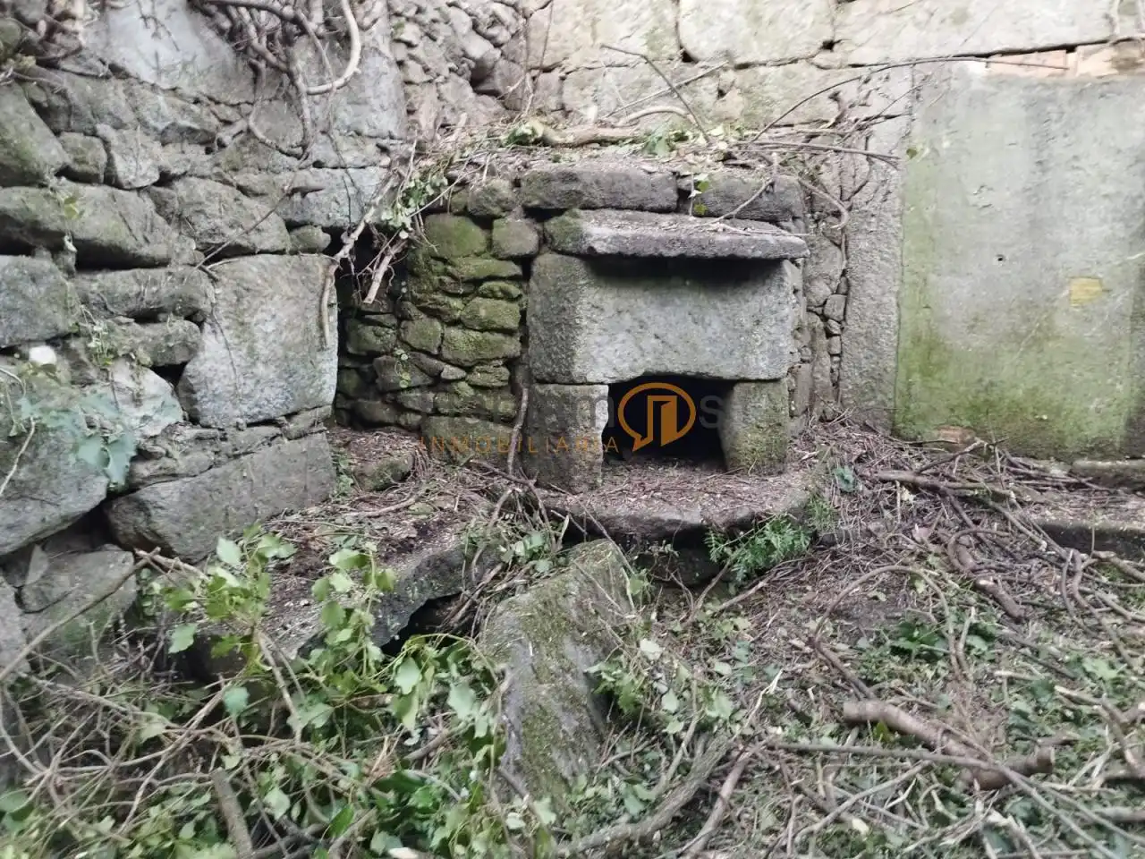 Finca rústica en venda en Pontevedra Capital  amb Jardí privat