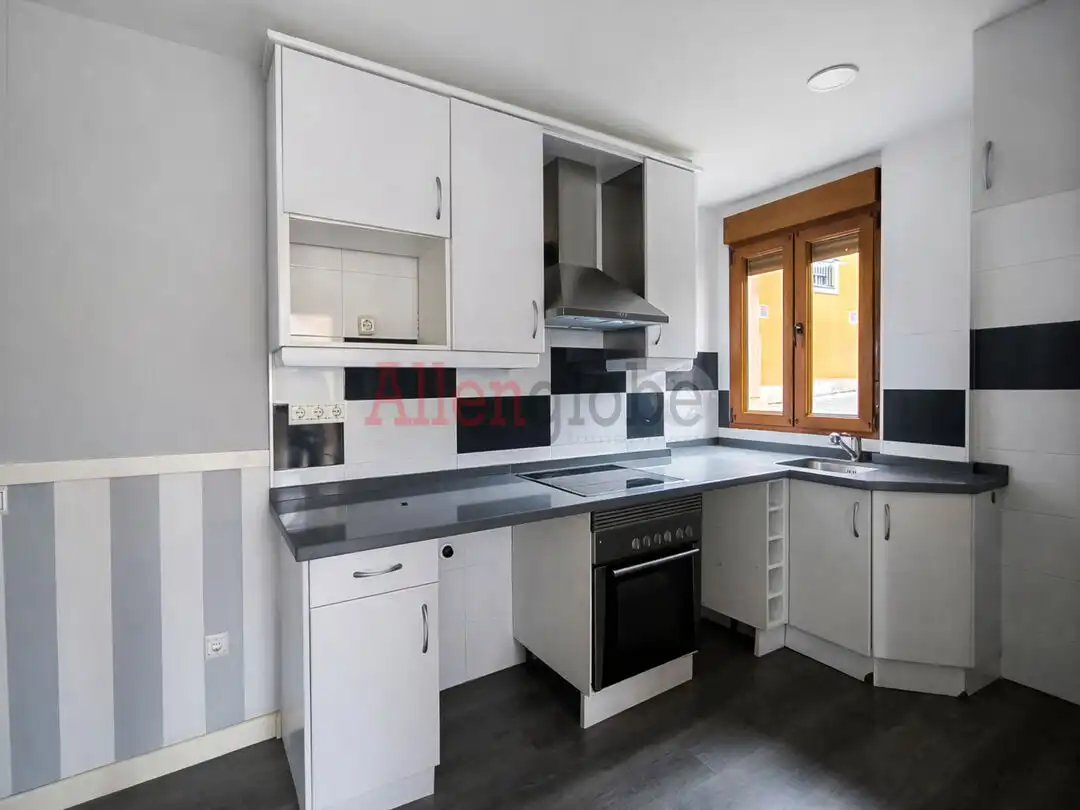 Cocina de Piso en venta en Mieres (Asturias) con Calefacción, Terraza y Balcón