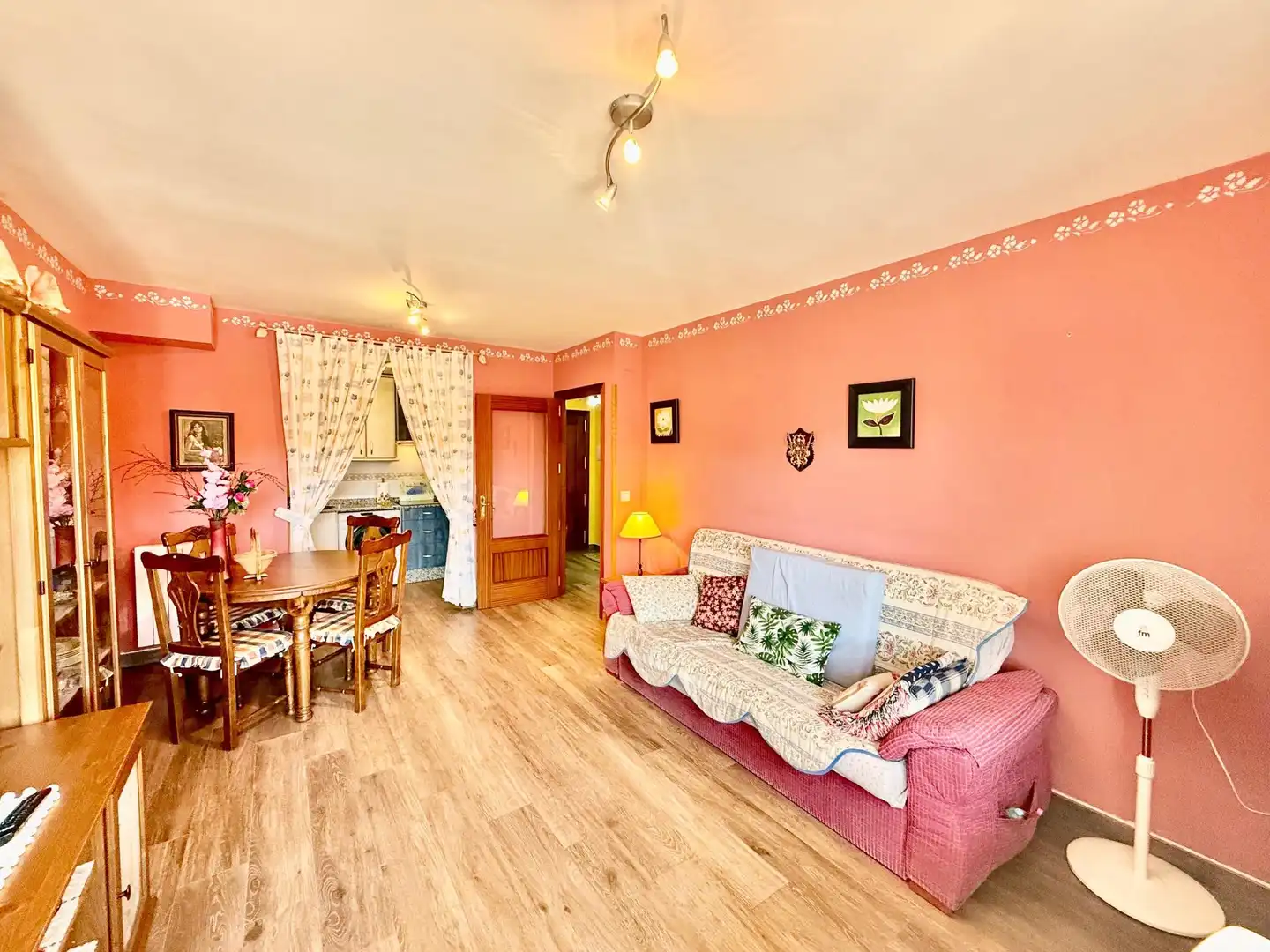 Sala de estar de Apartamento en venta en Valencia de Don Juan con Calefacción y Terraza
