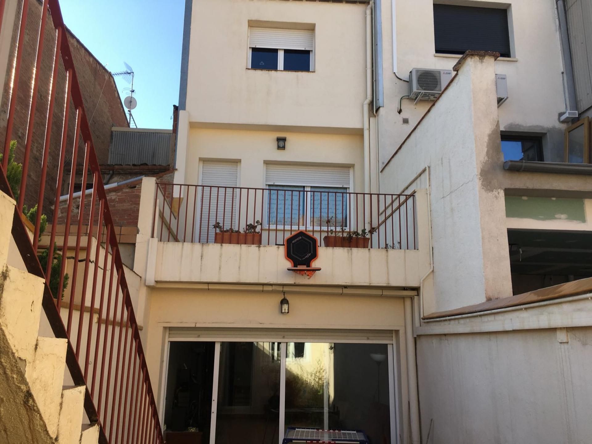 Vista exterior de Casa adosada de lloguer en Sabadell amb Calefacció, Terrassa i Balcó