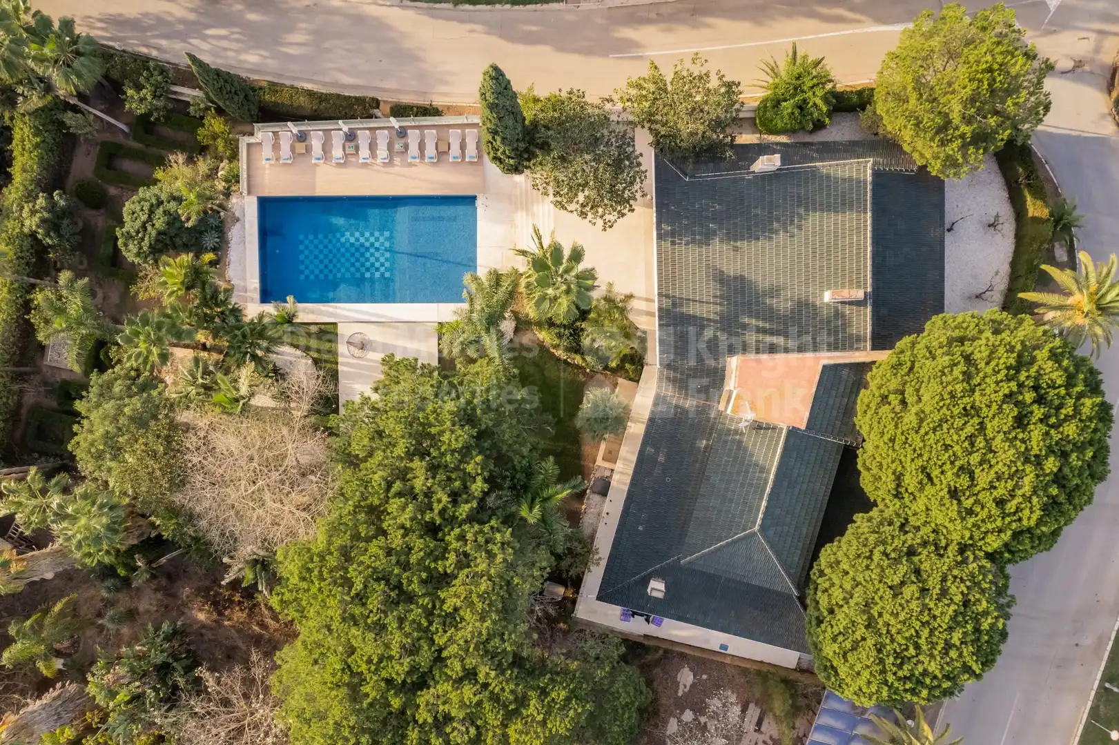 Vista exterior de Casa o chalet en venta en Marbella con Aire acondicionado, Jardín privado y Terraza