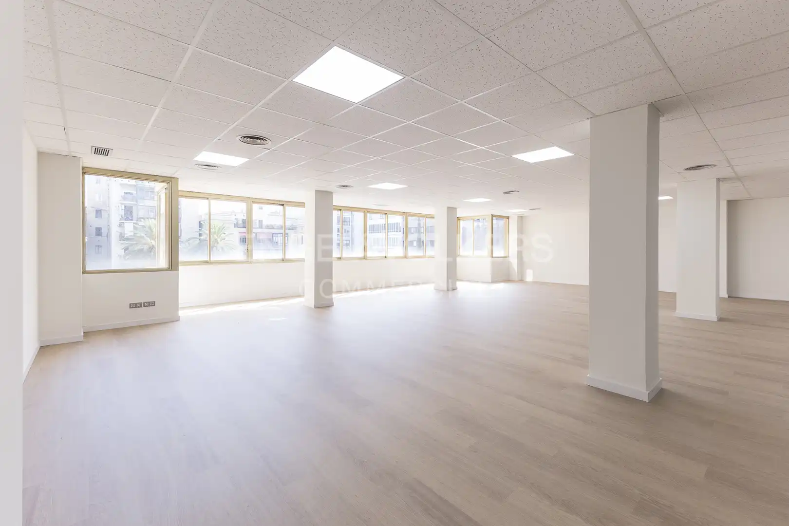 Office for rent in Barcelona  with Air Conditioner and Heating